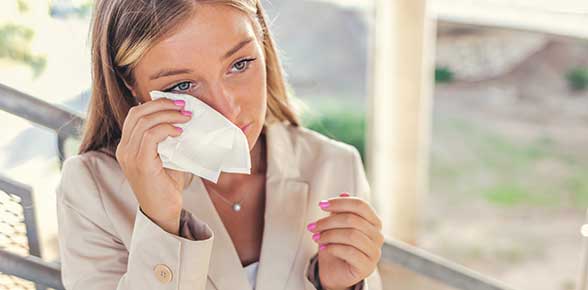 Yeux gonflés et allergie au pollen : causes et traitements